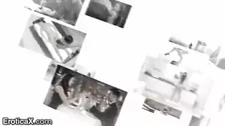 فتاة سمراء بشعر العانة تأخذ قضيبًا سميكًا
