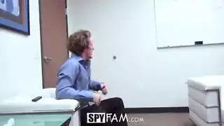 استمناء المكتب يتحول إلى إيلاج شرجي مكثف