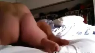 راكبة عليه