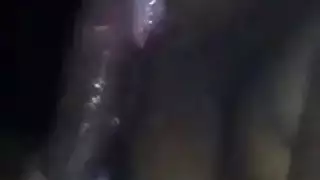 الجمال الأسود الفاتن في مشهد جماعي xxx في الخارج