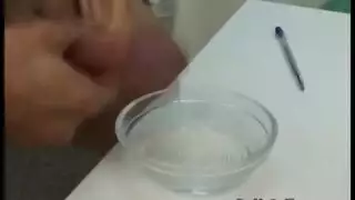 شقراء سمراء تتعمق في مص القضيب وتُربط لممارسة جنس عنيف
