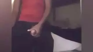 رجل شهواني يأخذ لاعبَتين إلى السرير