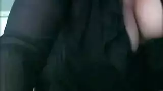 ربة منزل مثيرة تهمل واجباتها من أجل فعل إكس إكس إكس عنيف