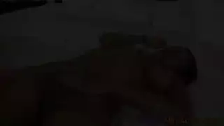 شاب مفلس يلعق كساً في شقة قذرة