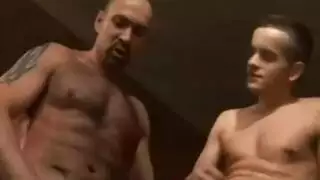 شباب مثليون ساخنون يتناوبون على البث المباشر