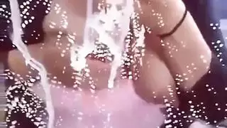 الزوجة الحامل تأخذ عضو الجار بينما الزوج يستمني وهو يشاهد