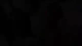 أفلام نجمات المراهقات: عرض استمناء بطيء أمام الكاميرا