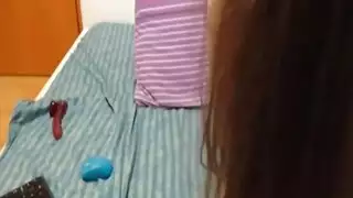 استمناء مراهق: أداء منفرد صريح على الكاميرا