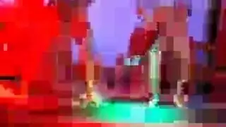 ثلاث راقصات مثيرة ترشف البول من قضيب أسود وحشي