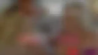 التبول مثليه في سن المراهقة الشقراء انثنى