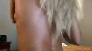 يتقامرون