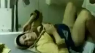 زوجان هاويان يشاركان فيديو خيال الزوجة الجنسي الجماعي الصريح