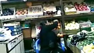 خطيبتو في المحل سكس مصري