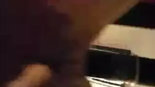 امراءة سمراء بين الاعراق