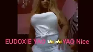 اخوان في الحمام تقوم بي استحمام