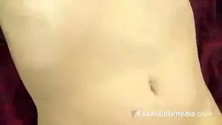 جعل شقراء تقذف من كسها قبل أن تنكح