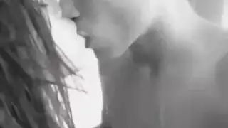 شفاه، ألسنة، وقبلات مبللة
