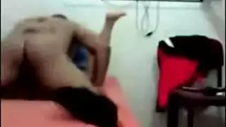 عربي سمين محظوظ بما يكفي ليتم مص وجهه