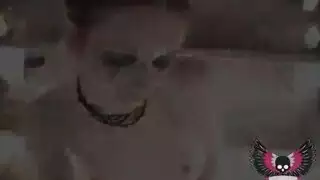 ألانا إيفانز تُطلى بحمولة إباحية ضخمة