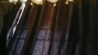 مزيج مداعبة يدوية وقضيب فموي وقح على قضيبه الصلب