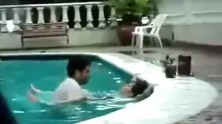 بيدخل العصا في كسها