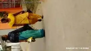 عاهرات أوروبيات ملونات بوشم السرة تبلعن السائل المنوي بعد عرض الوشم
