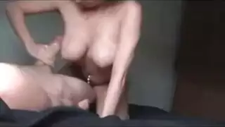شاركت صديقتي: تعطي مصة لصاحبي