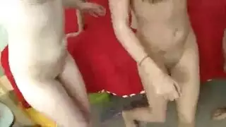 العلاقات المحينام مع امه في الفندق