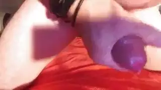 تختنق على قضيب وحشي بينما تُضرب من الخلف