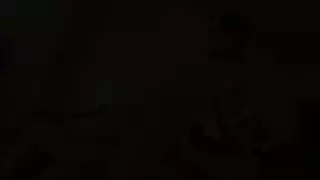 قاع خجول يأخذ دق شرجي قاسٍ حتى يتسع