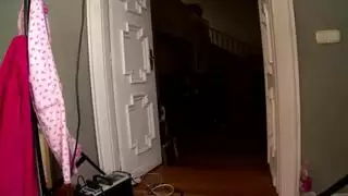 جنس ثلاثي مثير: نيك مهبلين مبللين حتى القذف