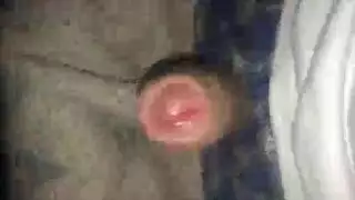 مراهق يلعق النهود