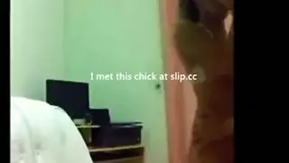شاب عربي يهيمن على خادمته المستعدة في السرير
