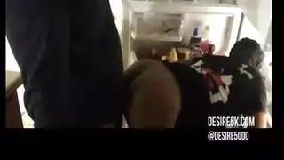 زوجة بمؤخرة كبيرة تجعل مهبلها وشرجها يتمددان من قبل عشيق