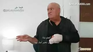 خادمة مثيرة تخدم كل رغبات الشاب المثير