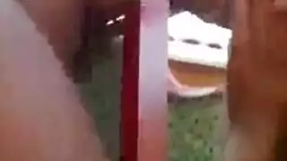 أبي ذو قضيب ضخم يضاجع بشدة فتاة سمراء في مهبلها الضيق