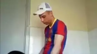 سكس عربي: فرج مغربية ضيق يُملأ في الحمام
