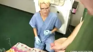 جلسة جماع في العيادة تستنزف قضيبي بمهاراتها حتى النهاية