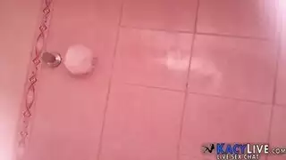 تجسس على عارية في الحمام