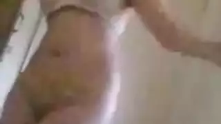 شرموطة مصرية مع اثنين
