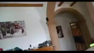 أم ممتلئة الجسم تنظف عارية تعبث بكسها المبلل