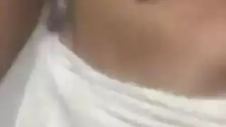 انتصاب في وقت الحمام: إثارة واستمناء مثلي