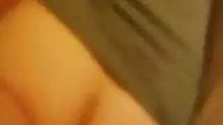 ديوك شباب يتناوبون على عاهرة هاوية