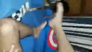 لولو الصغيرة تفضل القضيب الصلب على الواجبات المنزلية