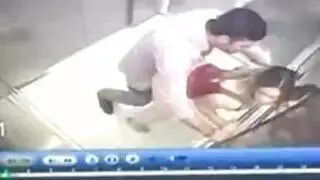 جنس مصعد إكس إكس إكس: وضعية الكلب في مكان ضيق