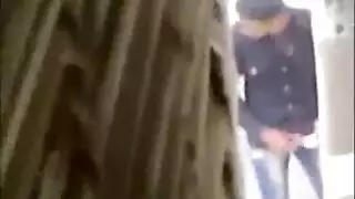 مكان فارغ وطيز مليئة: فحل عربي يدفع فيها من الخلف