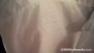 حركة قدم إكس إكس إكس: شقراء روسية تداعب قضيباً كبيراً بقدميها