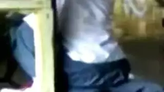 تتسكع هي و صديقتها غ يدخل عليهما أخوها