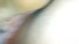 تختنق وتئن: أم سامي تأخذ قضيباً غليظاً بعمق