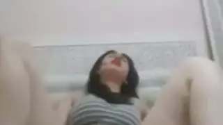 نجمت الأفلام الإباحية العربية تكشف ثقوبها في جلسة تصوير إكس إكس إكس